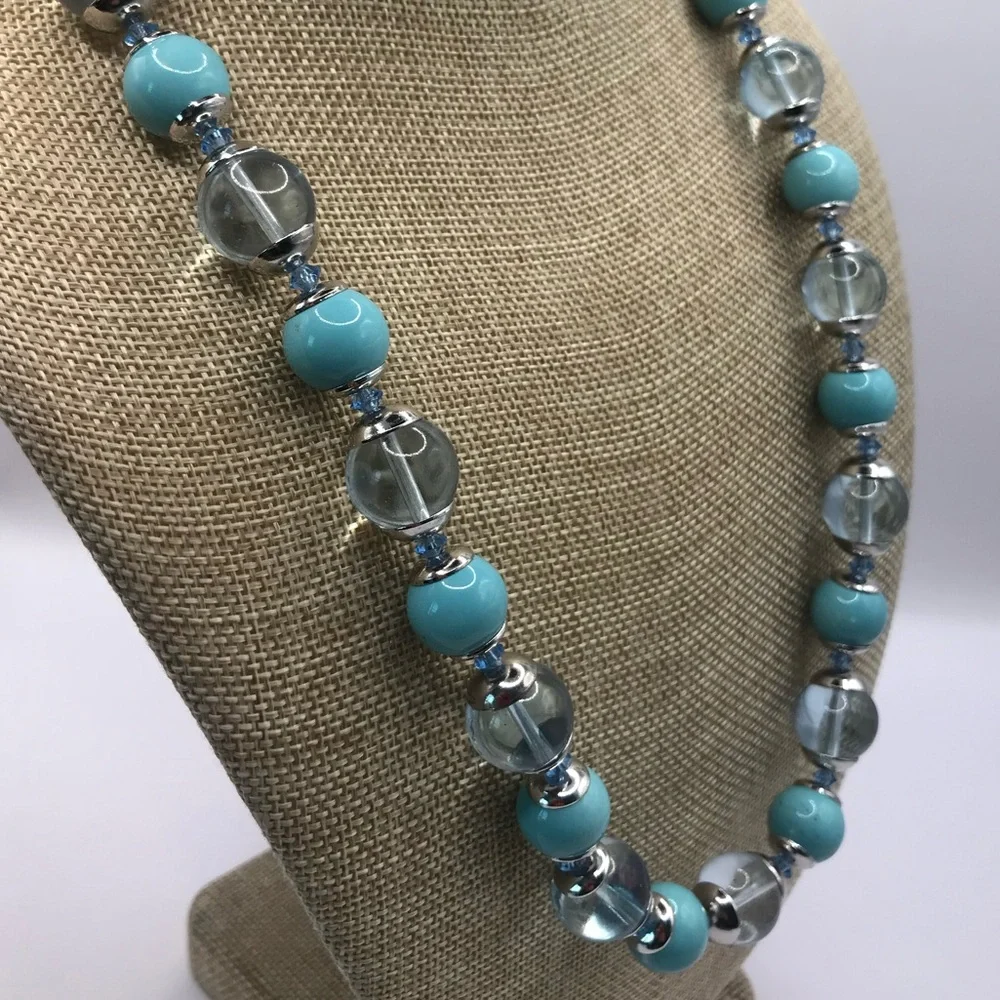Clear and Faux Turquoise Chunky Acrylic Beaded Necklace - Picture 3 of 7